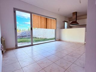 Foto 4 de Alquilo Casa 2 Dormitorios - Ingreso Vehicular - Patio - Barrio Parque Talero - Neuquén Capital