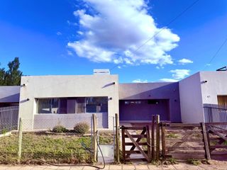 Foto 2 de Alquilo Casa 2 Dormitorios - Ingreso Vehicular - Patio - Barrio Parque Talero - Neuquén Capital