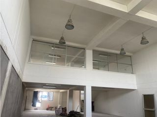 Foto 8 de Eloy Alfaro, Local Comercial en Renta, 400m2, 2 Ambientes