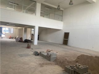 Foto 11 de Eloy Alfaro, Local Comercial en Renta, 400m2, 2 Ambientes