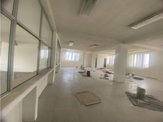 Foto 9 de Eloy Alfaro, Local Comercial en Renta, 400m2, 2 Ambientes