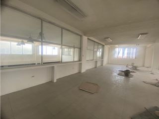 Foto 3 de Eloy Alfaro, Local Comercial en Renta, 400m2, 2 Ambientes