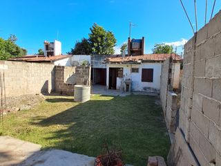 Foto 9 de CASA DE 2 DORMITORIOS MAS UNA CONSTRUCCION HASTA LA ALTURA DEL DINTEL