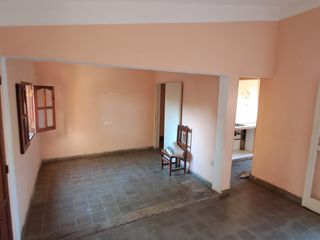 Foto 4 de CASA DE 2 DORMITORIOS MAS UNA CONSTRUCCION HASTA LA ALTURA DEL DINTEL