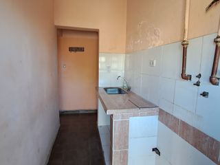 Foto 6 de CASA DE 2 DORMITORIOS MAS UNA CONSTRUCCION HASTA LA ALTURA DEL DINTEL