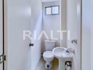 Foto 9 de Casa VIP en venta de oportunidad - Av. Simón Bolívar