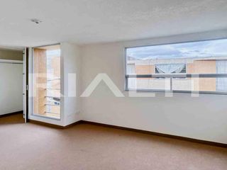 Foto 7 de Casa VIP en venta de oportunidad - Av. Simón Bolívar
