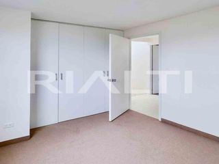 Foto 8 de Casa VIP en venta de oportunidad - Av. Simón Bolívar