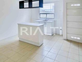 Foto 2 de Casa VIP en venta de oportunidad - Av. Simón Bolívar