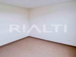 Foto 3 de Casa VIP en venta de oportunidad - Av. Simón Bolívar