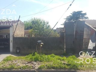 Foto 4 de Amplio terreno con un galpon al fondo