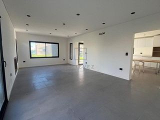 Foto 37 de Casa en venta, 3 dormitorios. Barrio Cerrado, Escobar, G.B.A. Zona Norte