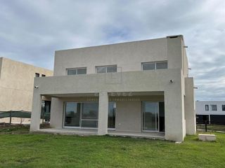 Foto 5 de Casa en venta a la Cancha de Golf sobre la Herradura. El Canton. Escobar