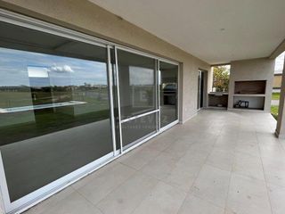 Foto 7 de Casa en venta a la Cancha de Golf sobre la Herradura. El Canton. Escobar