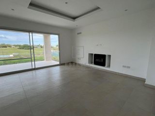 Foto 12 de Casa en venta a la Cancha de Golf sobre la Herradura. El Canton. Escobar