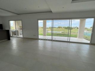 Foto 13 de Casa en venta a la Cancha de Golf sobre la Herradura. El Canton. Escobar