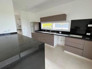 Foto 15 de Casa en venta a la Cancha de Golf sobre la Herradura. El Canton. Escobar