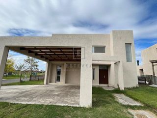 Foto 3 de Casa en venta a la Cancha de Golf sobre la Herradura. El Canton. Escobar