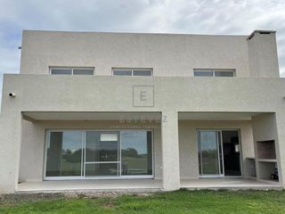 Foto 6 de Casa en venta a la Cancha de Golf sobre la Herradura. El Canton. Escobar