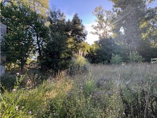 Foto 3 de Lote en venta en Los Bosquecitos. Con construcción.