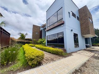 Foto 2 de Venta de casa campestre alto de las palmas