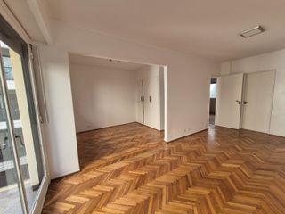 Foto 1 de Departamento en  Alquiler de tres ambientes en plaza Las Heras