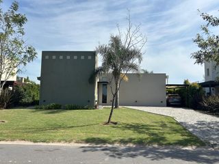 Foto 28 de VENTA CASA CANTÓN ISLAS:3 DORMITORIOS - PISCINA -GRAN LOTE JARDÍN PARQUIZADO -
