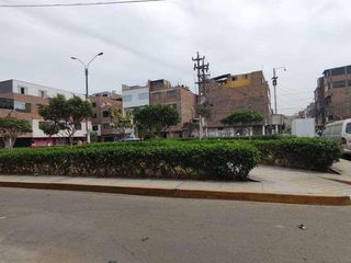 Foto 6 de Casa  de 2 pisos frente a parque en Los Olivos