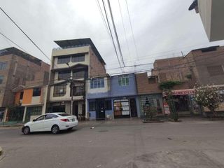 Foto 3 de Casa  de 2 pisos frente a parque en Los Olivos