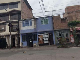 Foto 4 de Casa  de 2 pisos frente a parque en Los Olivos