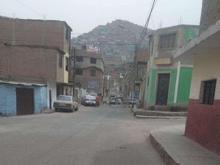 Foto 2 de En venta amplia casa de 2 pisos - Comas