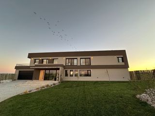 Foto 2 de Venta Impactante Casa en Barrio La Huella