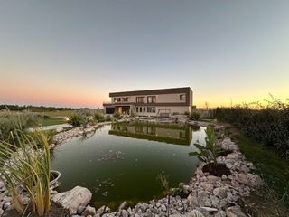Foto 1 de Venta Impactante Casa en Barrio La Huella