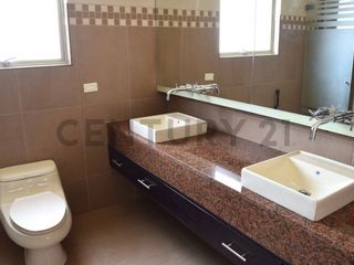 Foto 8 de VENTA Casa Moderna y Aterrazada en Altos del Valle