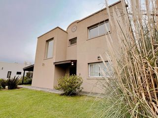 Foto 1 de VENTA | CASA 4 AMBIENTES | ARENAS DEL SUR