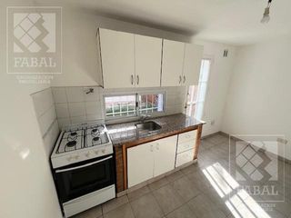 Foto 6 de Casa alquiler centro oeste, 2 dormitorios, 2 baños, patio y entrada para auto