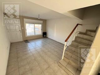 Foto 4 de Casa alquiler centro oeste, 2 dormitorios, 2 baños, patio y entrada para auto