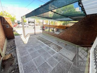 Foto 2 de Casa alquiler centro oeste, 2 dormitorios, 2 baños, patio y entrada para auto
