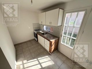 Foto 5 de Casa alquiler centro oeste, 2 dormitorios, 2 baños, patio y entrada para auto