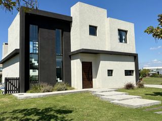 Foto 1 de Casa Venta Barrio Ceibos, Puertos, Escobar - 3 dormitorios
