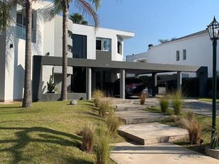 Foto 1 de House - Septiembre