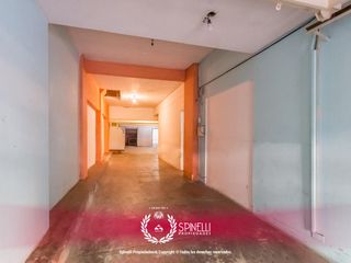 Foto 17 de Local comercial · 228M2 · en el cruce de avenidas más comercial del barrio: San Juan y Boedo.