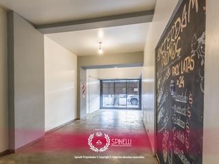 Foto 10 de Local comercial · 228M2 · en el cruce de avenidas más comercial del barrio: San Juan y Boedo.