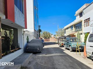Foto 3 de En Venta Casa como Terreno en Cayma - a Pasos de la Av. Ejercito