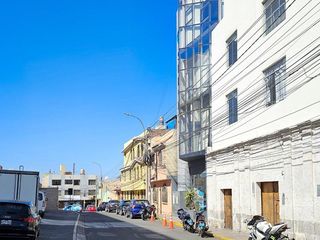 Foto 2 de En Venta Casa como Terreno en Cayma - a Pasos de la Av. Ejercito