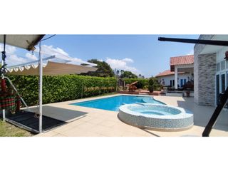 Foto 1 de VENTA HERMOSISIMA CASA DENTRO DEL MEJOR CONDOMINIO DE CHINAUTA C/MARCA