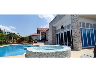Foto 2 de VENTA HERMOSISIMA CASA DENTRO DEL MEJOR CONDOMINIO DE CHINAUTA C/MARCA