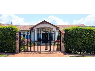 Foto 5 de VENTA HERMOSISIMA CASA DENTRO DEL MEJOR CONDOMINIO DE CHINAUTA C/MARCA