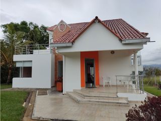 Foto 4 de VENTA HERMOSA CASA CON UNA ESPECTACULAR VISTA EN CHINAUTA C/MARCA