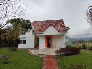 Foto 5 de VENTA HERMOSA CASA CON UNA ESPECTACULAR VISTA EN CHINAUTA C/MARCA